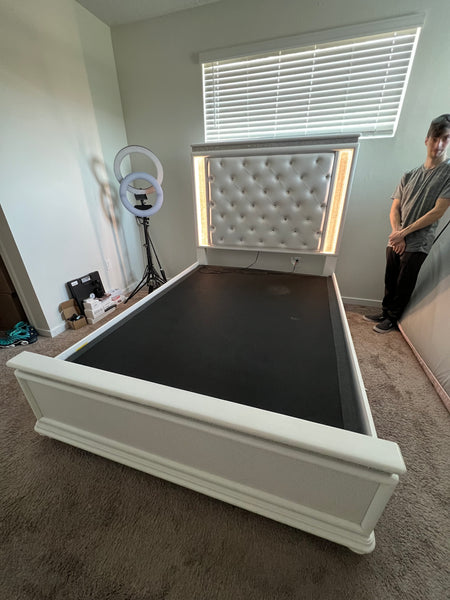 White Bed with Rhinestones + Light *Boxframe not included *151576.