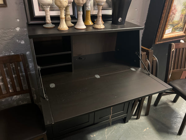 Black Secretary 163549.