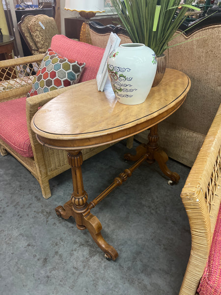 Antique Oval Table 173728.