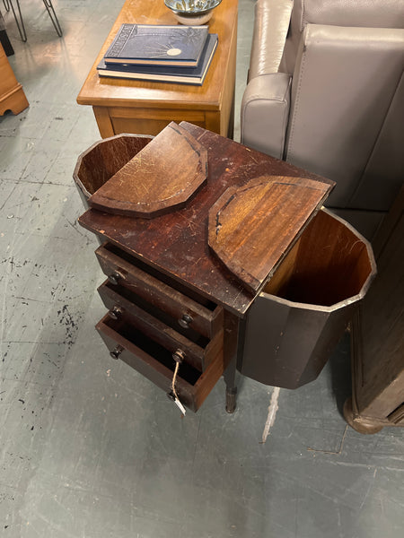 Antique Sewing table 166886.