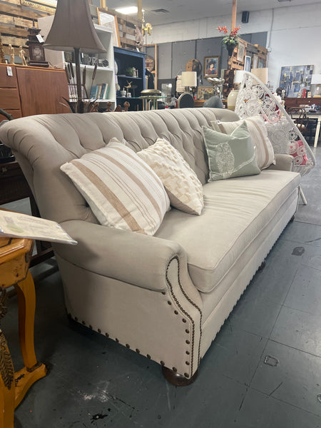 Biege Linen Chesterfield Sofa 168902.