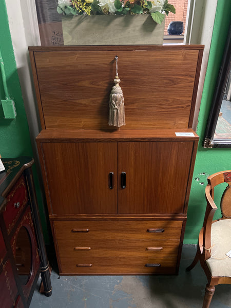 MCM Floating Wall Unit 160203.