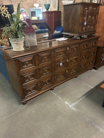Mid-Century Wood Dresser 165966.