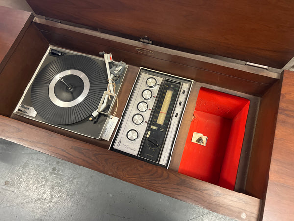 Silvertone Mid Century Record Player Charger Console 164593. (Radio Works, Turntable needs belt)