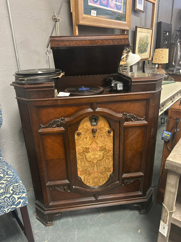 Antique Record Player 166130.