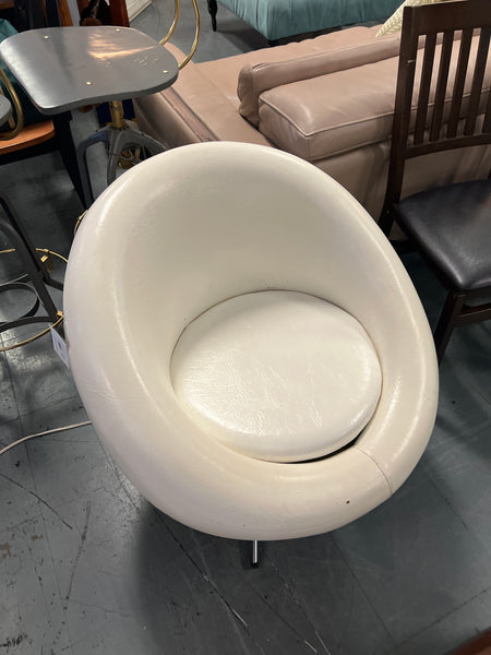 Midcentury White Swivel Chair 162000.