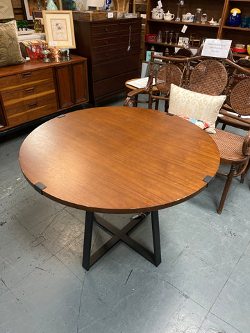 Round Metal Base Table 154872.