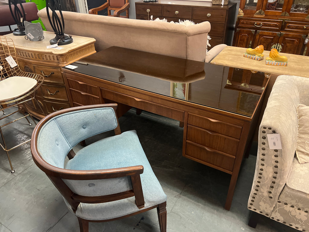 MCM Desk 175585.
