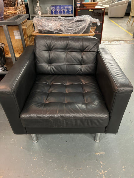 Leather Tufted Club Chair 151128.