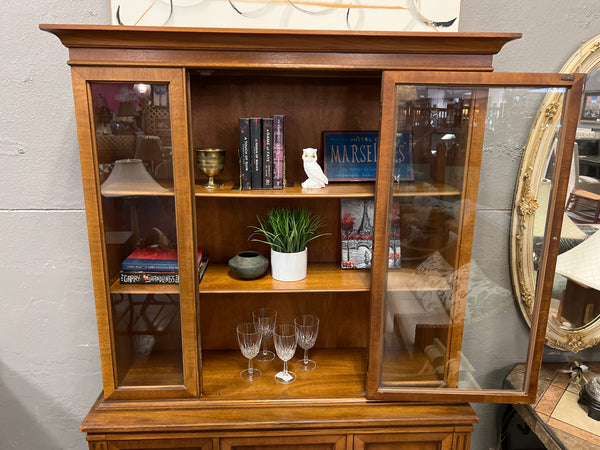 Mid-Century China Hutch 153205.