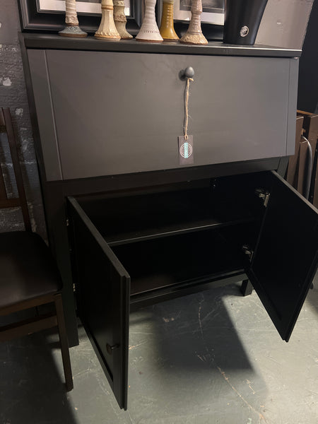 Black Secretary 163549.