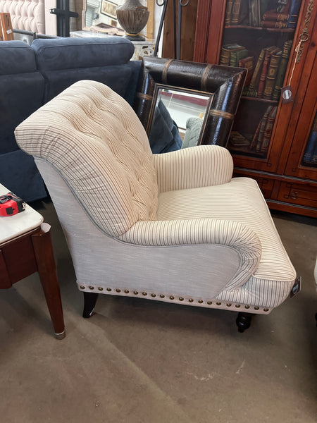 Tufted Chair and Ottoman 152360.