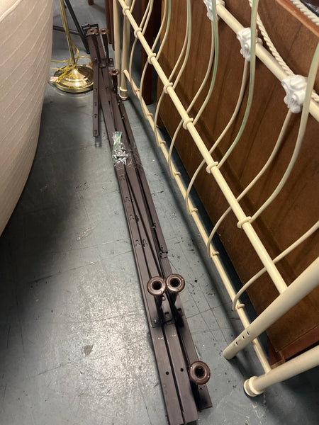 Queen Vintage Metal Bed 174990.