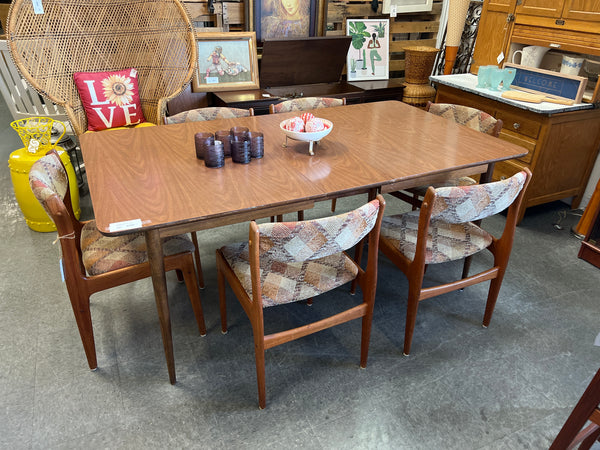 Midcentury Dining Table 156498.