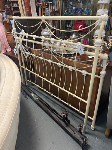 Queen Vintage Metal Bed 174990.