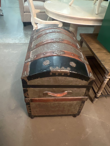Antique Trunk 176999.