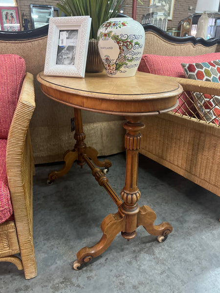 Antique Oval Table 173728.