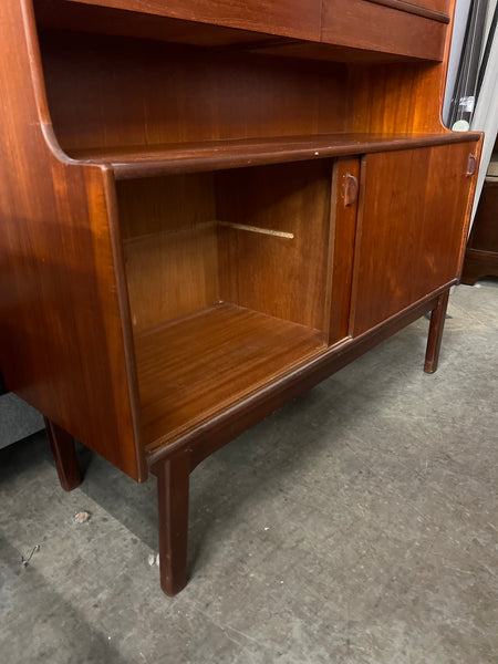 MCM Hutch/Bar Cabinet 153273.