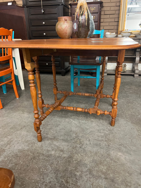 Drop Leaf Table w/ pop-up leaf 153039.