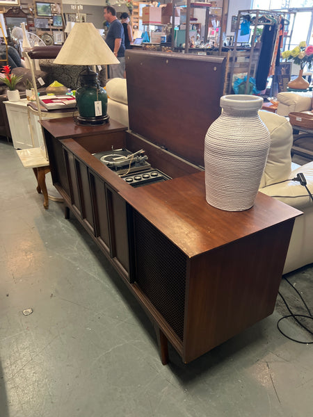 Silvertone Mid Century Record Player Charger Console 164593. (Radio Works, Turntable needs belt)
