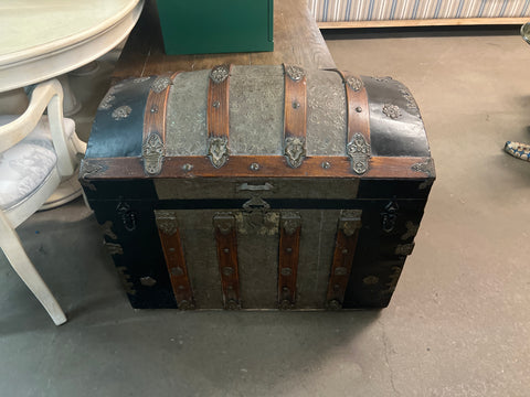 Antique Trunk 176999.