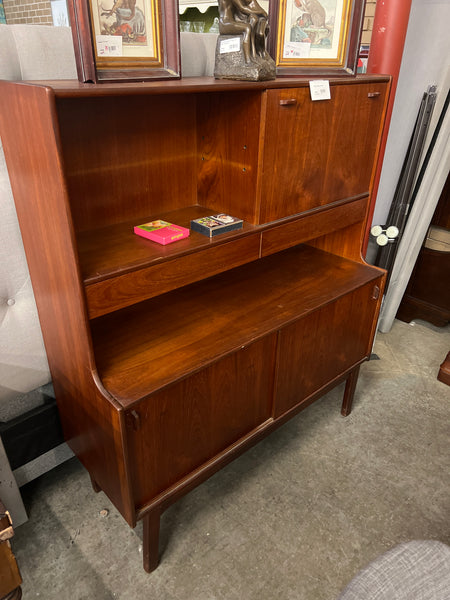 MCM Hutch/Bar Cabinet 153273.