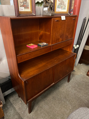 MCM Hutch/Bar Cabinet 153273.