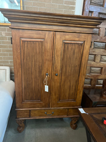 Armoire with Legs 154753.