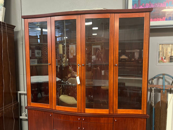 Skovby Modern China Hutch 162044.