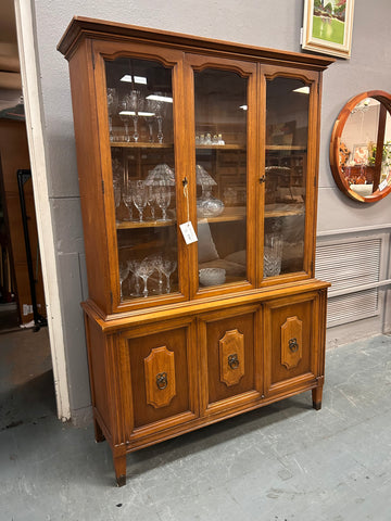 Vintage China Cabinet 176173.