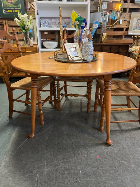 Round Wood Table w/ 4 Chairs 165566.