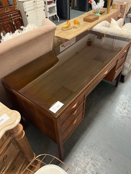 MCM Desk 175585.