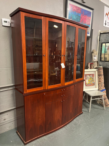 Skovby Modern China Hutch 162044.