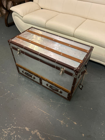 Silver Metal Trunk 166100.