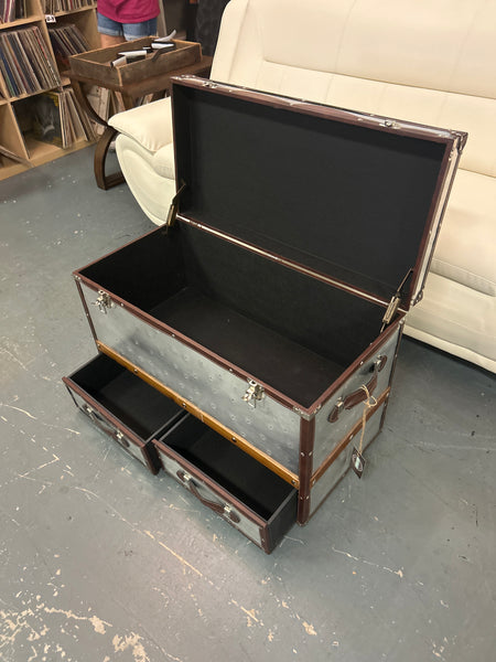 Silver Metal Trunk 166100.