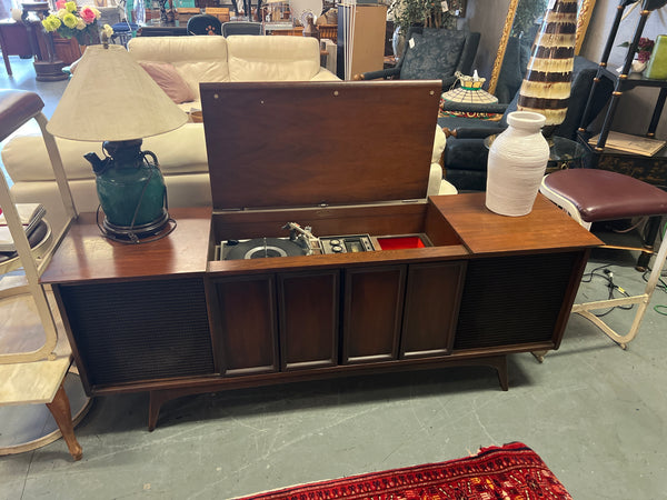 Silvertone Mid Century Record Player Charger Console 164593. (Radio Works, Turntable needs belt)