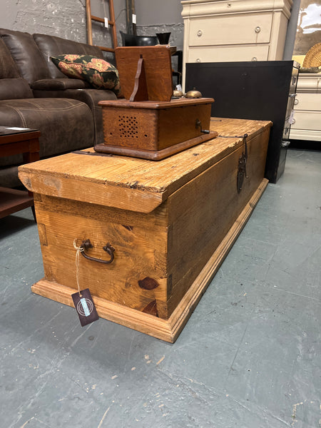Antique Trunk 174622.