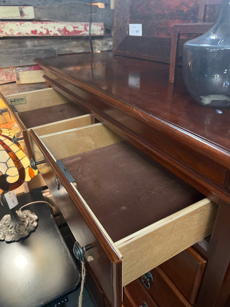 Gentleman’s Chest (168295.)