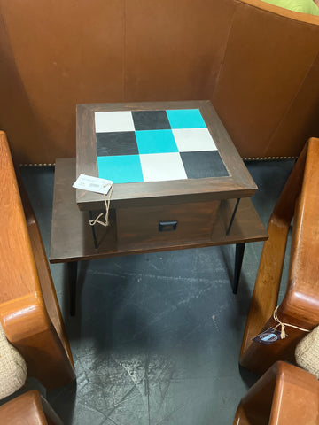 Mid Century side Table 162479.