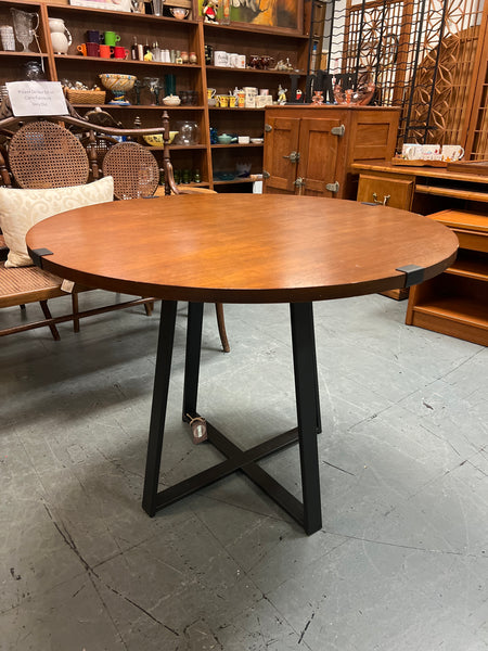 Round Metal Base Table 154872.