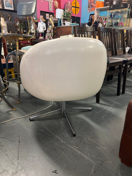 Midcentury White Swivel Chair 162000.