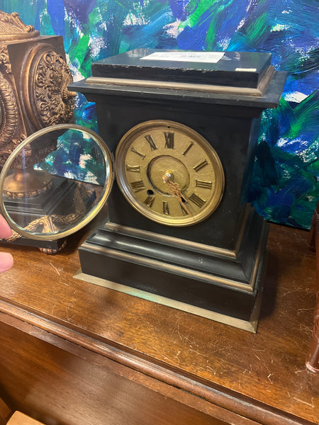 Antique mantle clock 166935.