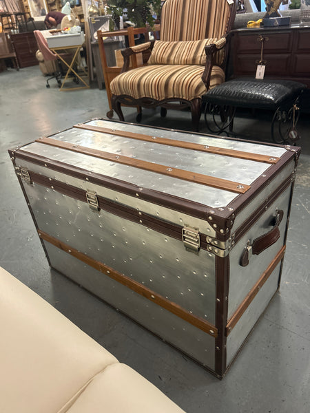 Silver Metal Trunk 166100.