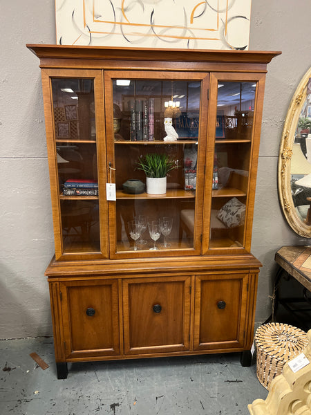 Mid-Century China Hutch 153205.