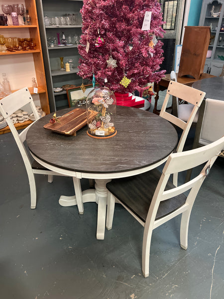 White/ Grey round Table 3 Chairs 156269.