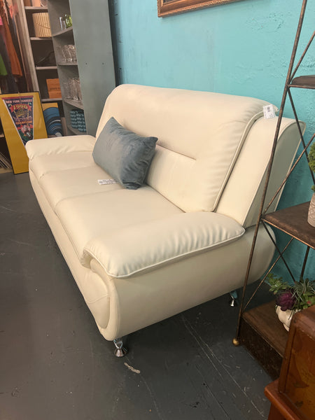 White Modern Sofa 161533.