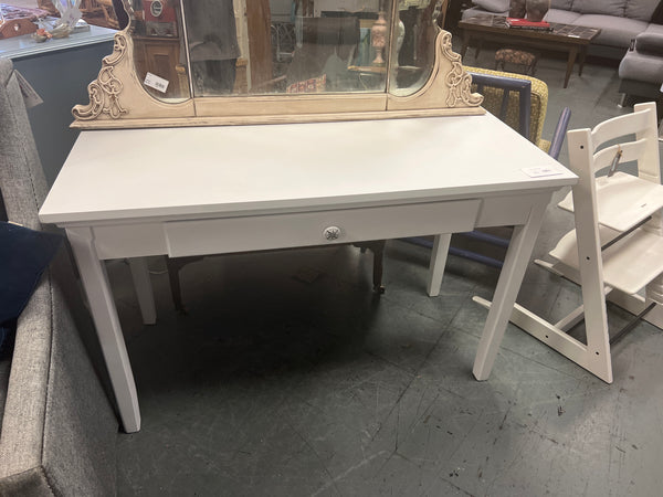 Small White Desk 156923.