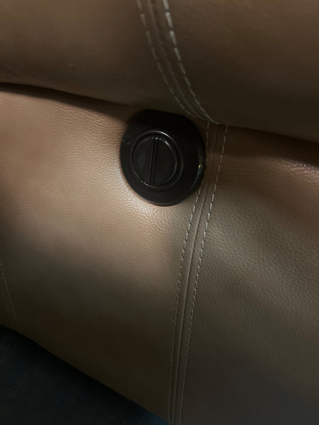 7 Piece Tan Leather Sectional w/ 2 Reclining Seats/ Chaise (168334.)