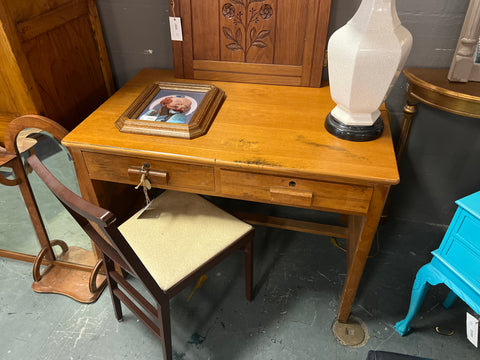 Vintage Oak Desk w key 165570.