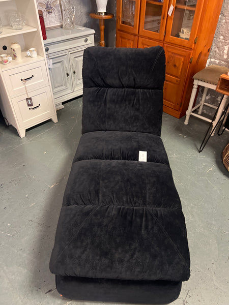 Black Chaise Lounge 166187.
